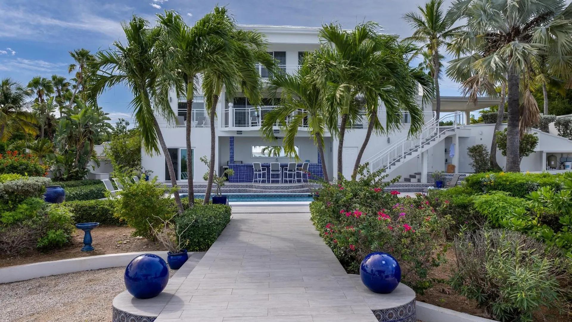 Turtle Cove Balanciaga Villa איי טרקס וקייקוס