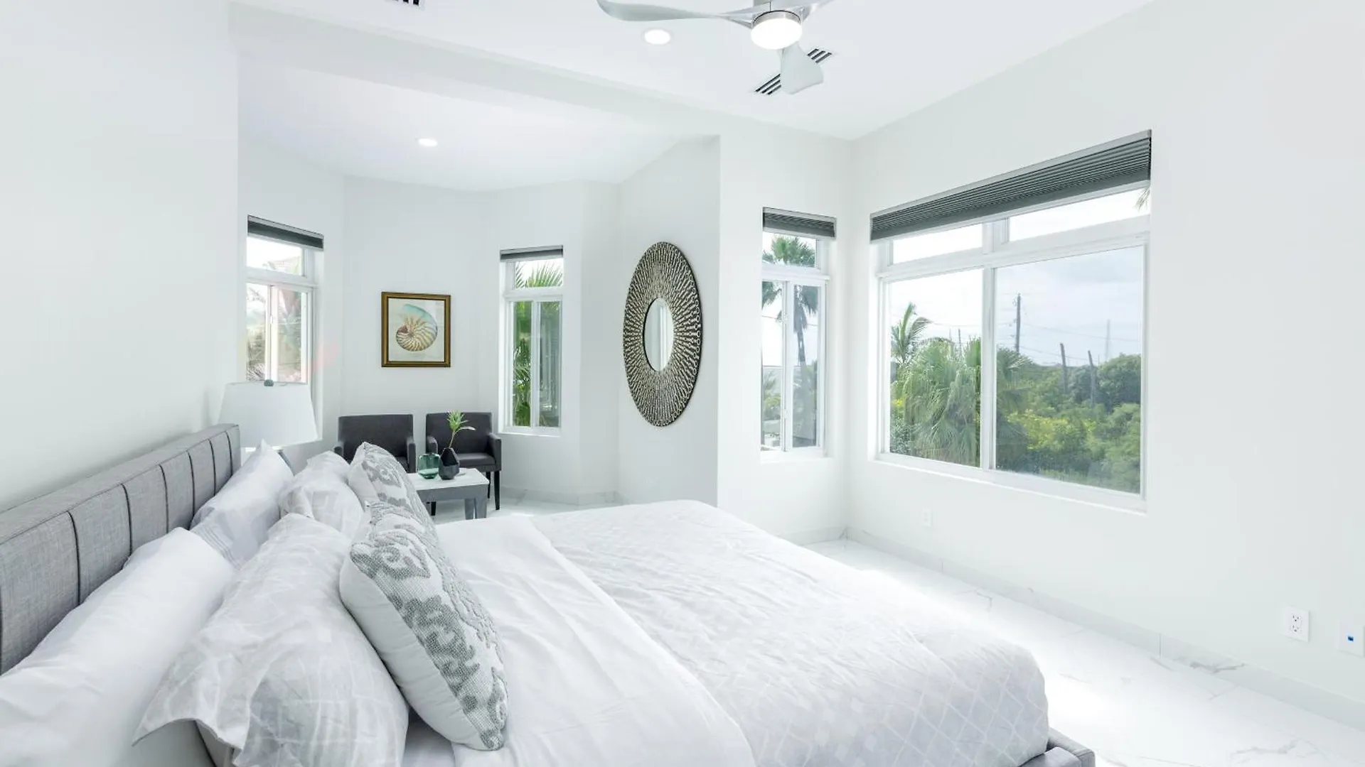 Turtle Cove Balanciaga Villa איי טרקס וקייקוס
