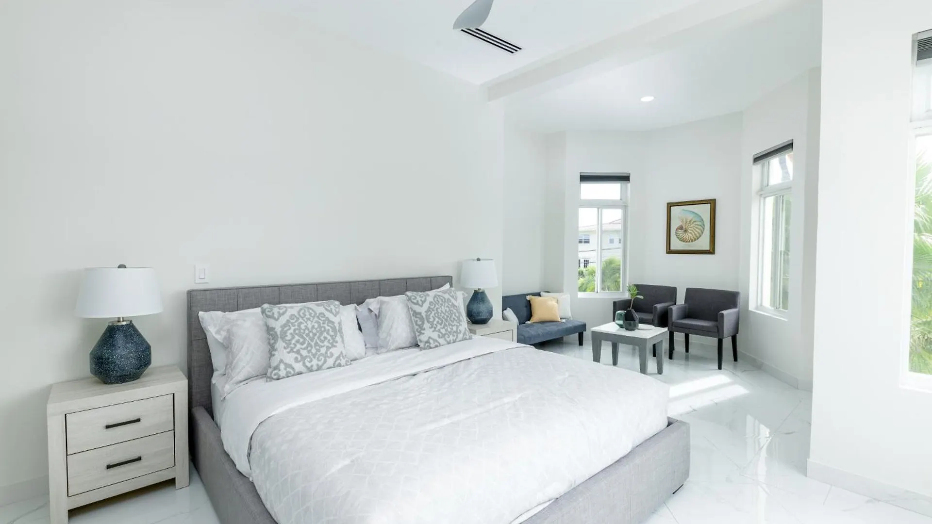 Turtle Cove Balanciaga Villa איי טרקס וקייקוס